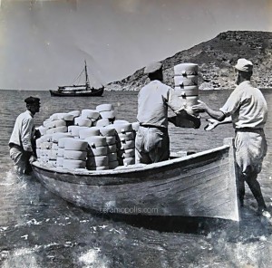 Sifnos Loading Crocks on Boat - Παραδοσιακά Κεραμικά Σίφνος