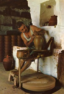 Sifnos Potter 20th - Παραδοσιακά Κεραμικά Σίφνος (Αγγειοπλάστης στον Τροχό)