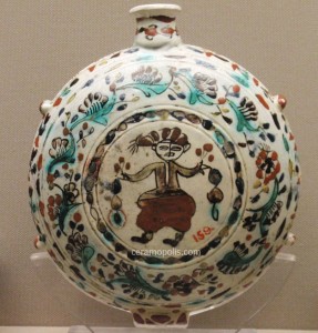 Kutahya Flask 18th Mail Figure